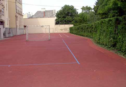 Sportplatz an der R�ckseite des Gymnasiums